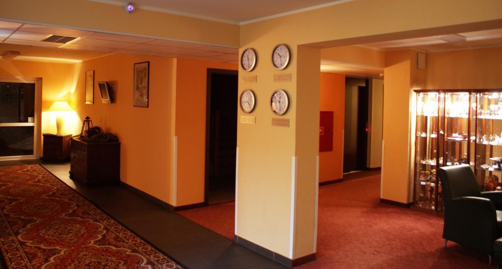 Hotel Iskra By Katowice Airport Пирзовице Экстерьер фото